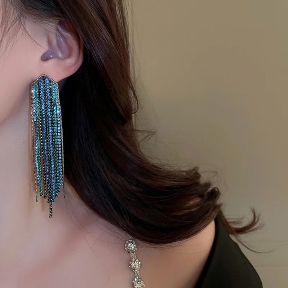 🌟 Long Blue Crystals Earrings - Picture 4 of 6